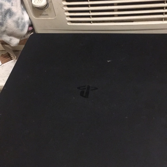 PS4 - Picture 2 of 2